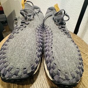 Nike Air Footscape Woven Chukka SE in dark grey.